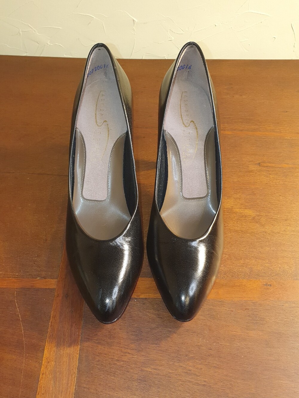 Vintage Never Worn Easy Spirit Women's Black Patent Pointed-Toe Pumps